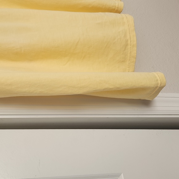 Love like Jesus Tee Yellow - Picture 3 of 6